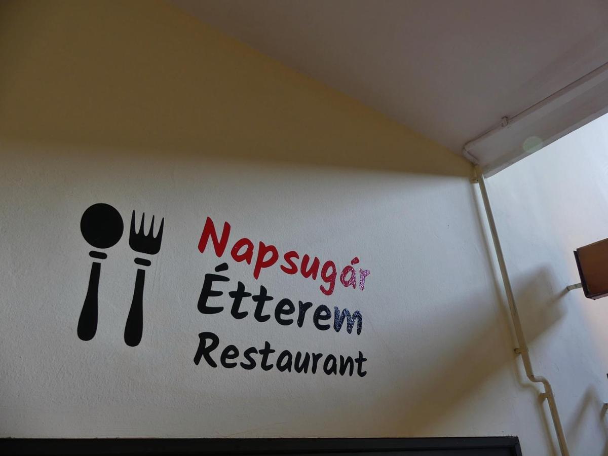 Napsugar Szallo Baja Eksteriør bilde